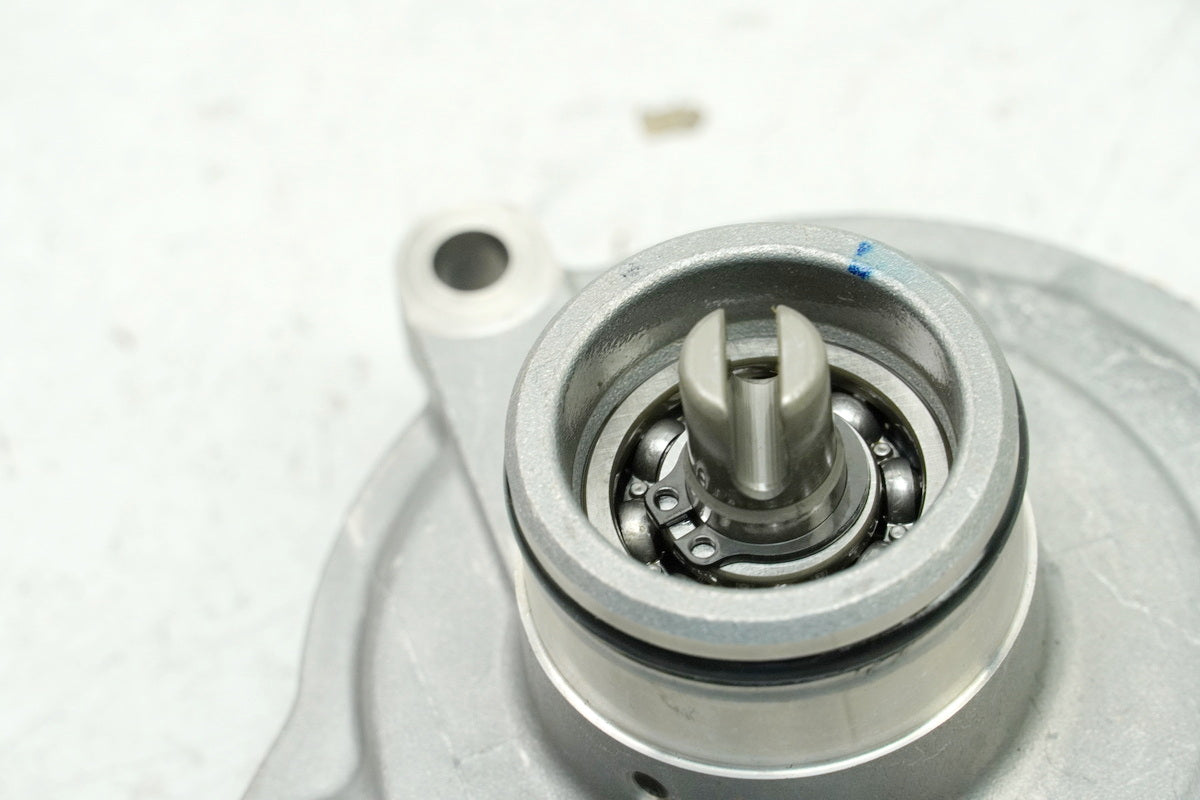 YAMAHA MTN 1000 MT-10 RN78 Water Pump orig. Impeller Shaft (for Engine) 4550 km
