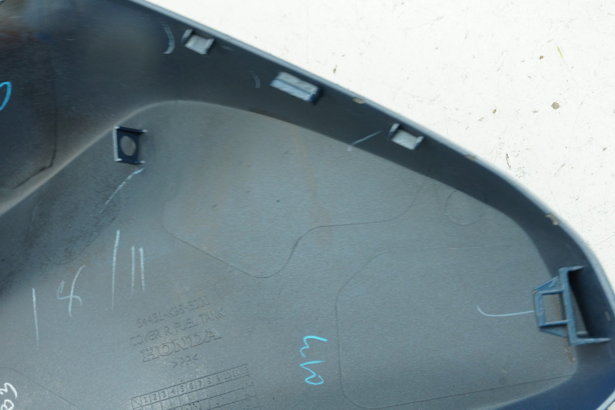 HONDA CB 125 R JC91 Fairing Tank Right Cover Trim Tankcover