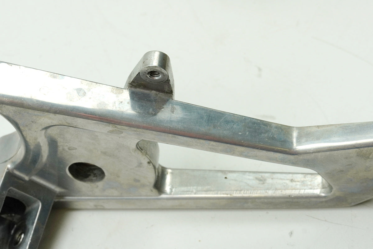 MOTO GUZZI California 1100 EV KD Soporte estribera pasajero izquierda Placa reposapiés
