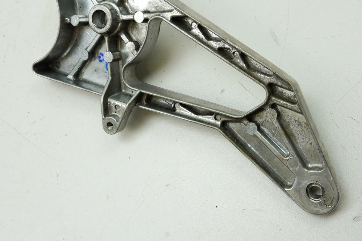 MOTO GUZZI California 1100 EV KD Soporte estribera pasajero izquierda Placa reposapiés