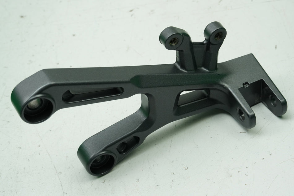 YAMAHA MTN 1000 MT-10 RN78 Footrest Bracket Rider Left Holder Footrest Plate