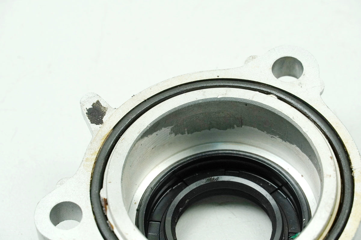 Honda GL 1500 F6C Valkyrie SC34 Final Drive Shaft Holder Engine Cover (for engine)