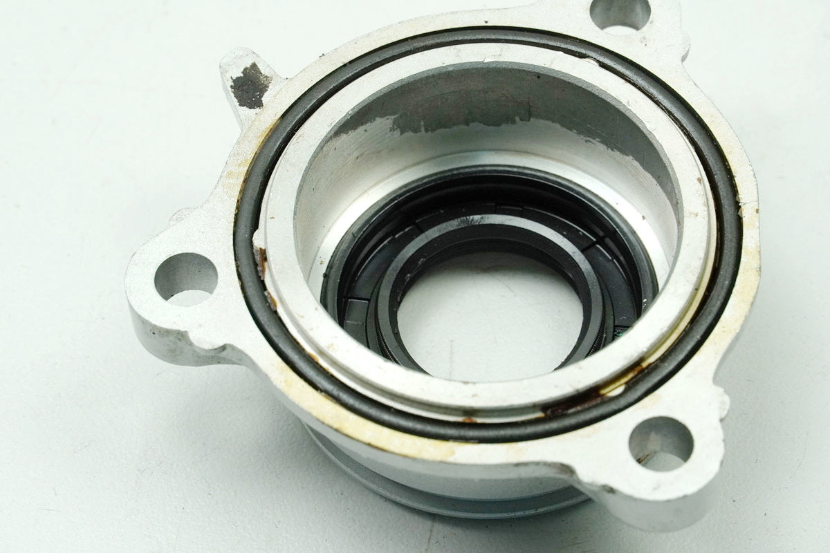 Honda GL 1500 F6C Valkyrie SC34 Final Drive Shaft Holder Engine Cover (for engine)