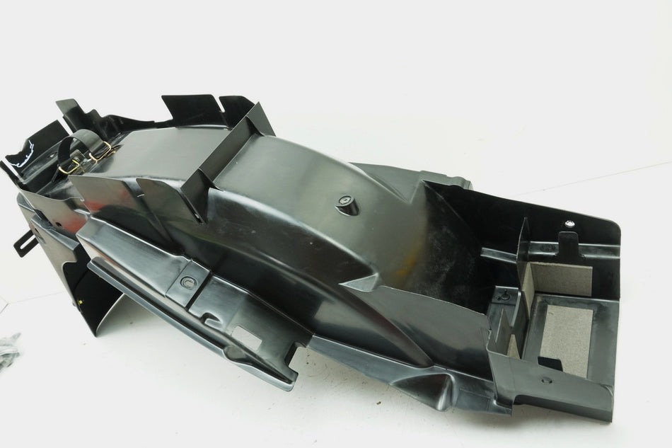 SUZUKI GSX 600 F AJ Guardabarros trasero Paso de rueda Fender Caja de batería 98-02