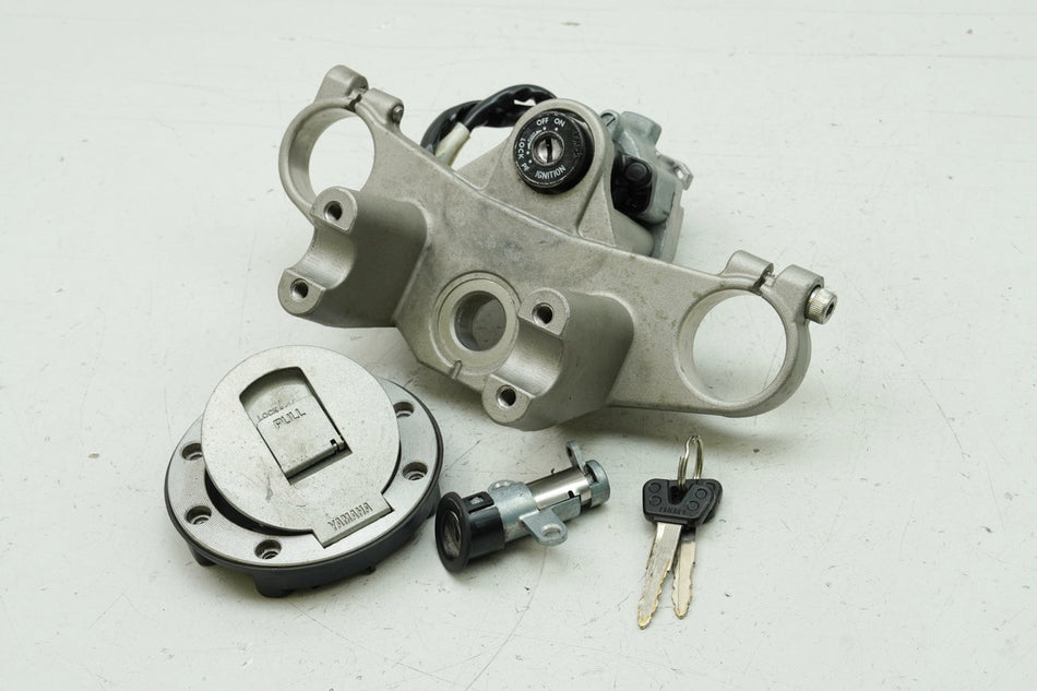 YAMAHA TDM 850 4TX Schloßsatz Zündschloß Tankdeckel 2 Schlüssel Gabelbrücke