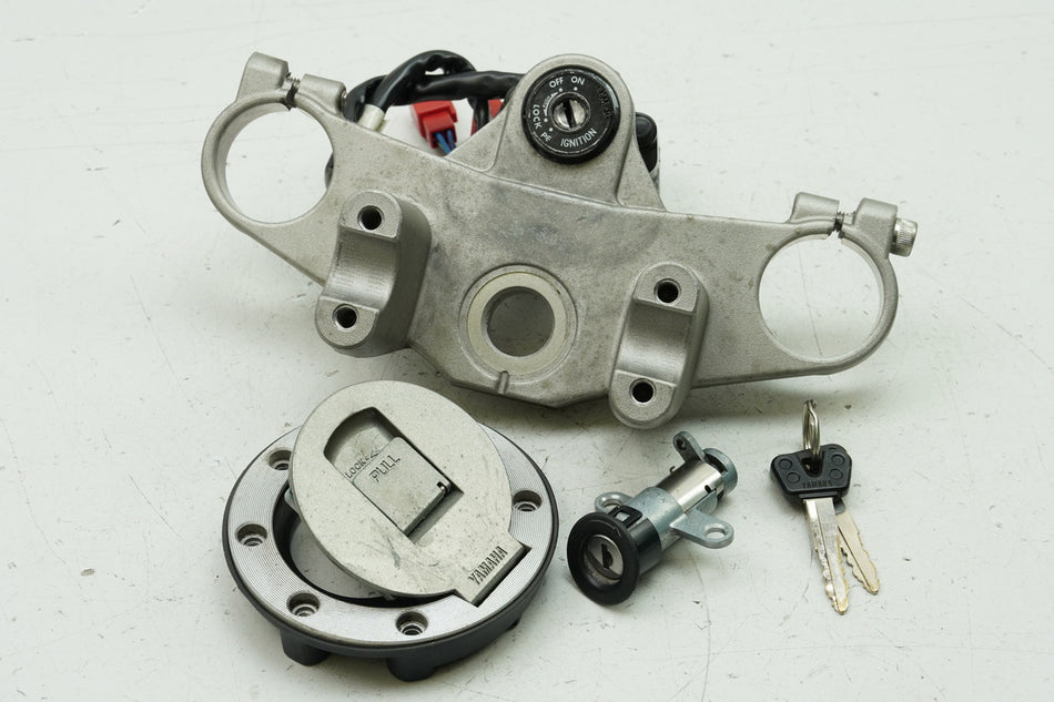 YAMAHA TDM 850 4TX Schloßsatz Zündschloß Tankdeckel 2 Schlüssel Gabelbrücke