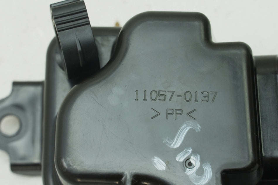 KAWASAKI Z 650 ER650HA2 Abdeckung Starterrelais Halter Gehäuse Cover Blende