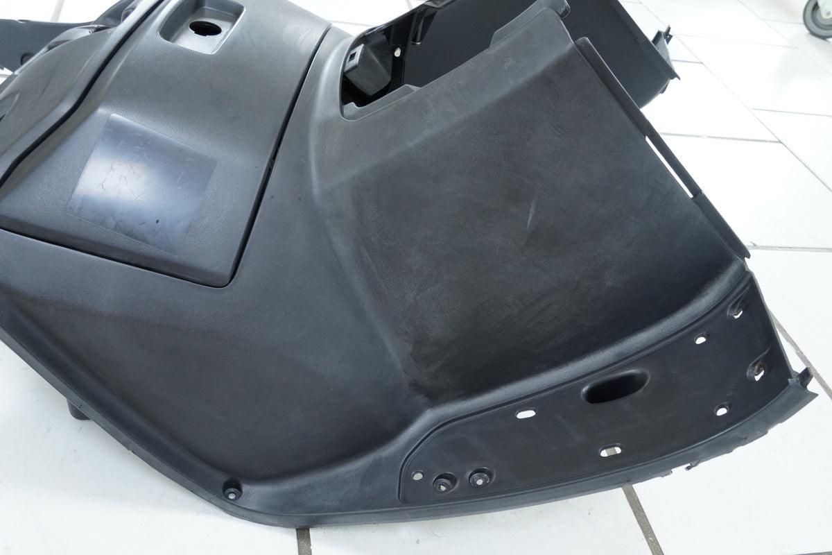 SUZUKI AN 400 WVAU BURGMAN Verkleidung Fußraum vorn Beinschild Abdeckung K1 K2