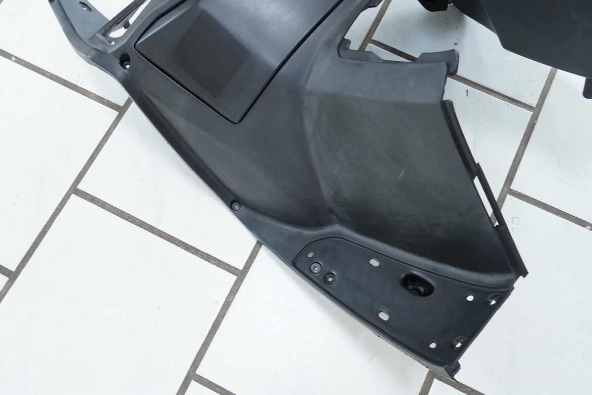 SUZUKI AN 400 WVAU BURGMAN Verkleidung Fußraum vorn Beinschild Abdeckung K1 K2