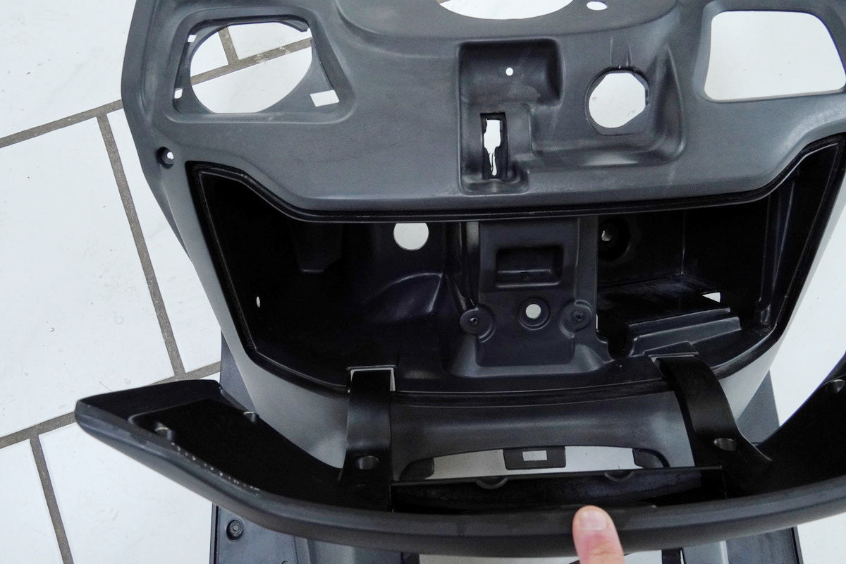 SUZUKI AN 400 WVAU BURGMAN Verkleidung Fußraum vorn Beinschild Abdeckung K1 K2