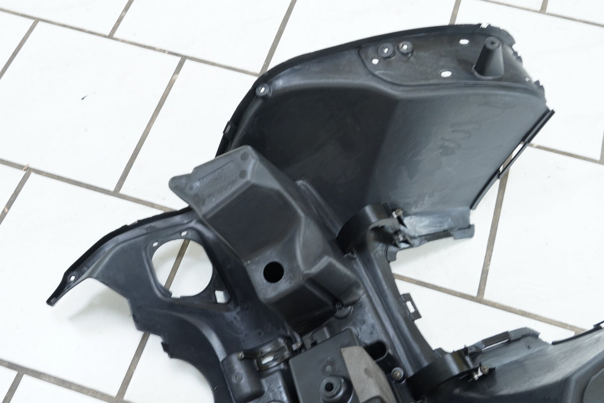 SUZUKI AN 400 WVAU BURGMAN Verkleidung Fußraum vorn Beinschild Abdeckung K1 K2