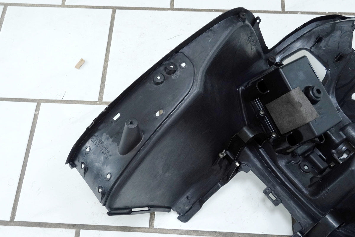 SUZUKI AN 400 WVAU BURGMAN Verkleidung Fußraum vorn Beinschild Abdeckung K1 K2