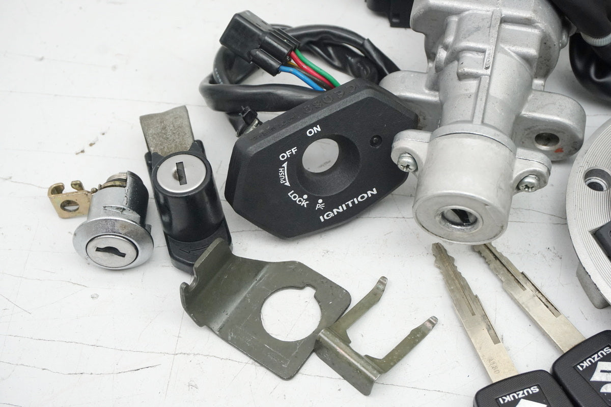 Suzuki GSX 1400 WVBN Schloßsatz & CDI Zündschloß Tankdeckel + 2 Schlüssel