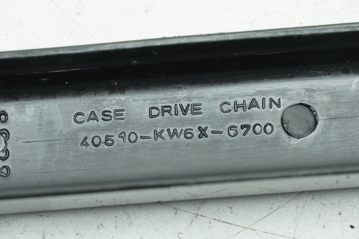 HONDA CBR 125 JC39 Kettenschutz Kettenkasten Abdeckung Schwinge 40510-KW6X-6700