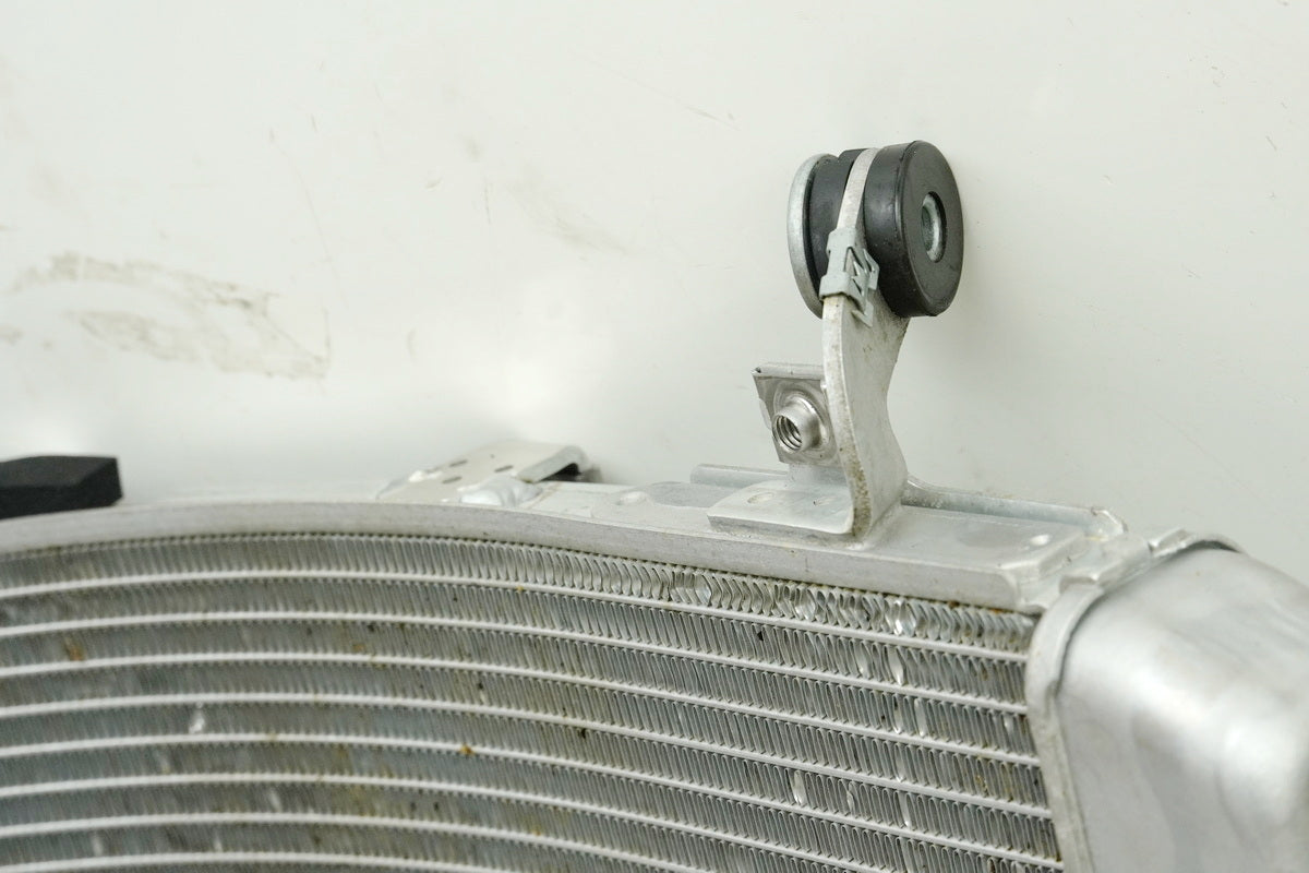 YAMAHA MTN 1000 MT10 RN78 Radiator Original Water Cooler