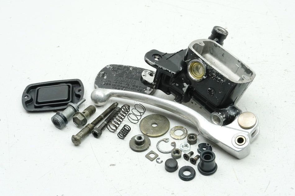 YAMAHA TDM 850 4TX Bremszylinder vorn Bremspumpe Hauptbremszylinder
