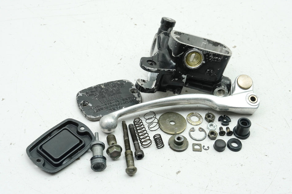 YAMAHA TDM 850 4TX Bremszylinder vorn Bremspumpe Hauptbremszylinder