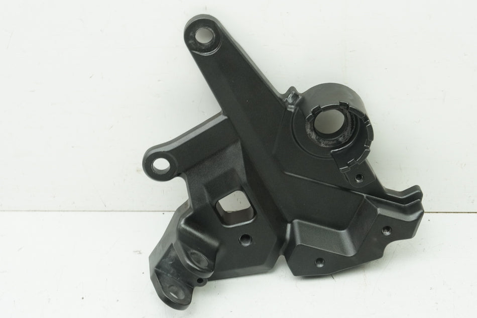 KAWASAKI Z650 ER650HA2 Soporte estribera lado conductor izquierdo Soporte estribera Placa de montaje