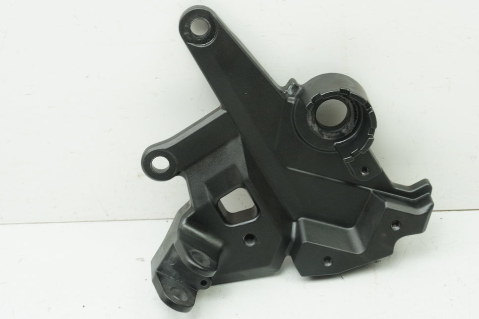 KAWASAKI Z650 ER650HA2 Soporte estribera lado conductor izquierdo Soporte estribera Placa de montaje