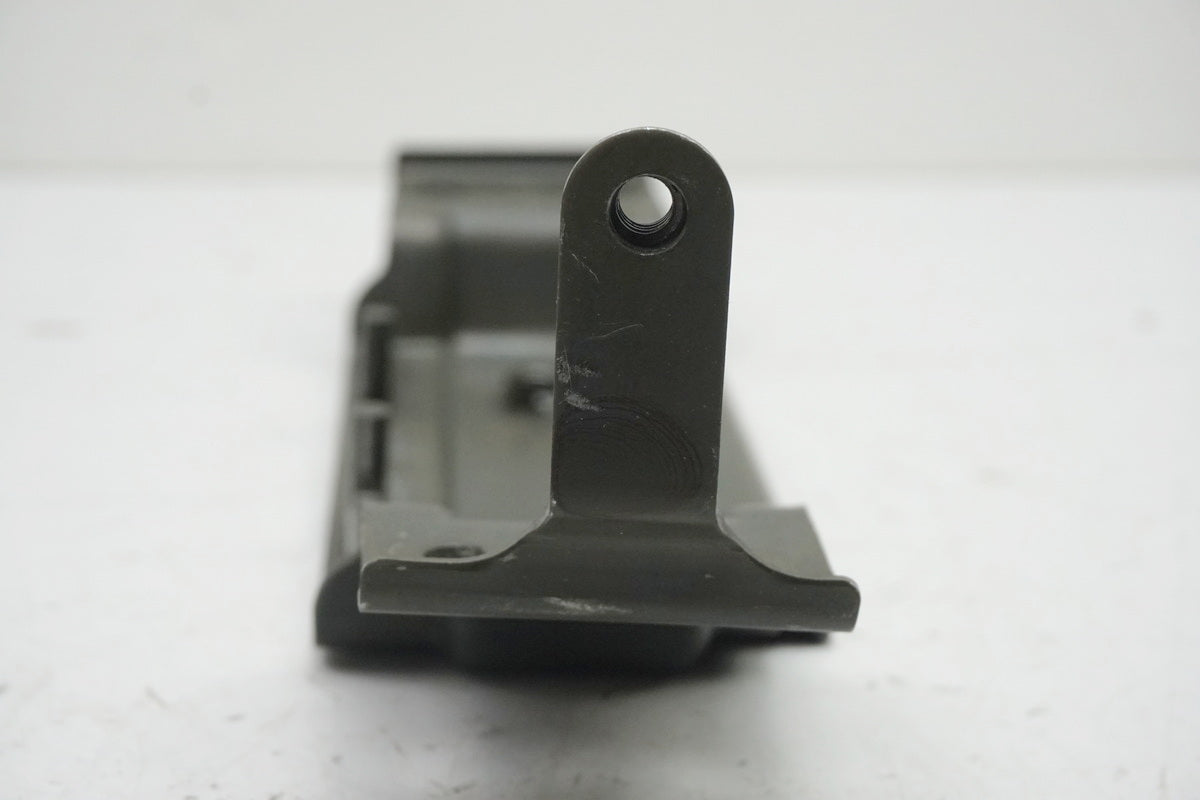 Suzuki GSX 1400 WVBN Halterung Tank Gummis Auflage Träger Schrauben Halteplatte