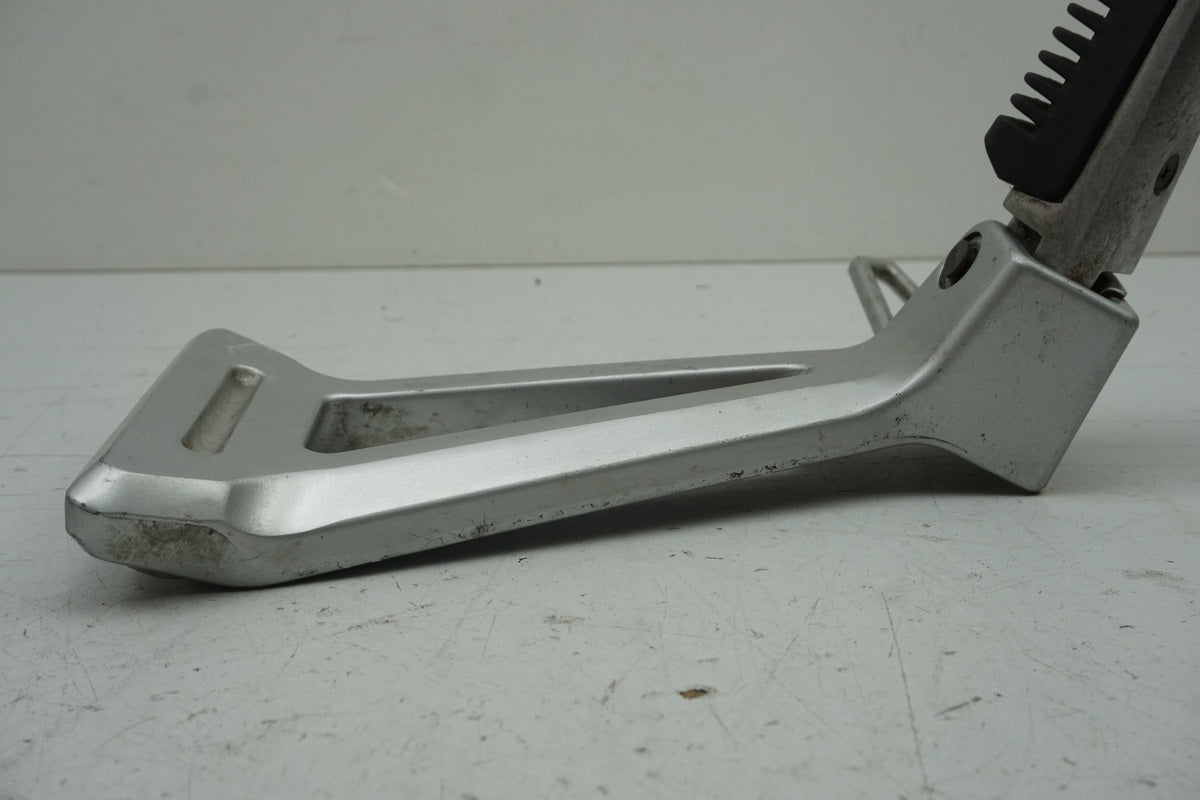 Suzuki GSX 1400 WVBN Estribera del pasajero izquierda Soporte Reposapiés