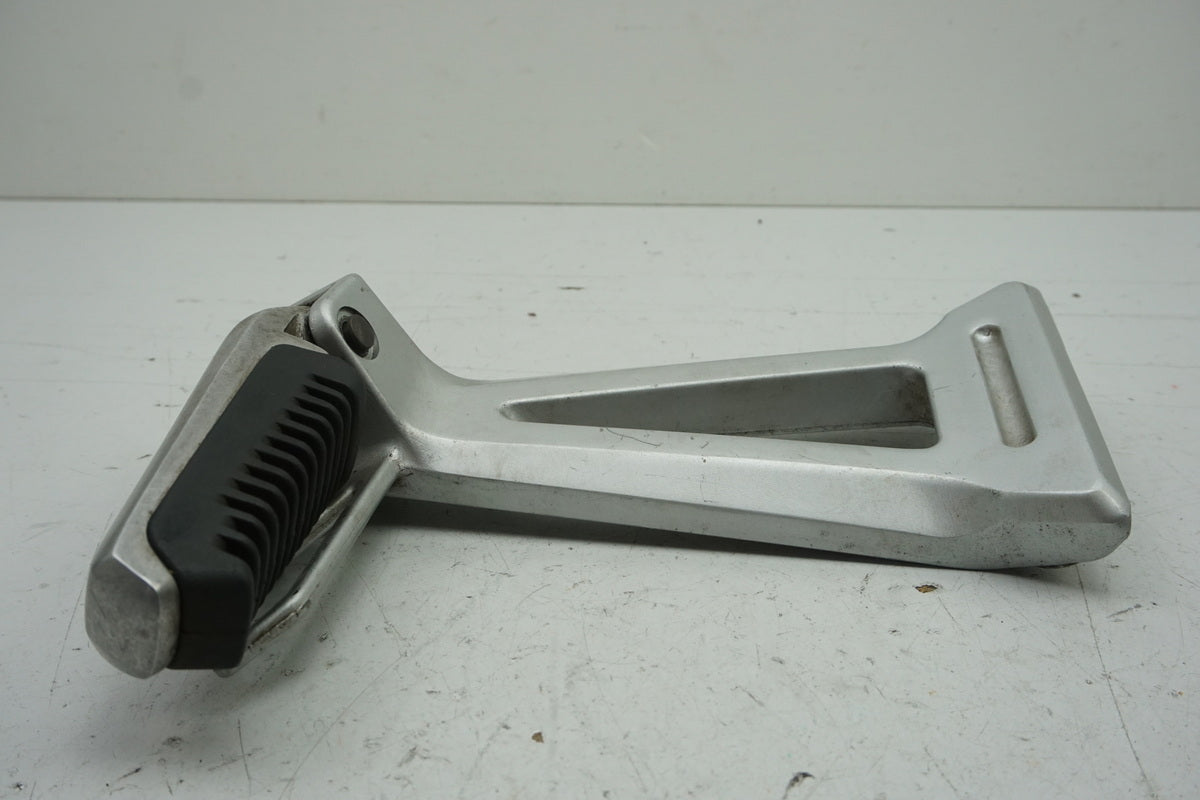 Suzuki GSX 1400 WVBN Estribera del pasajero izquierda Soporte Reposapiés