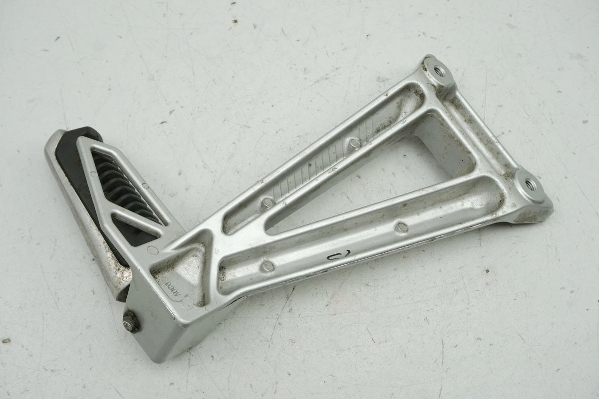 Suzuki GSX 1400 WVBN Estribera del pasajero izquierda Soporte Reposapiés