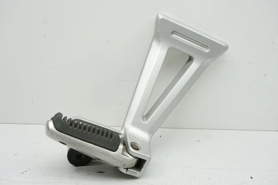 Suzuki GSX 1400 WVBN Estribera derecha para pasajero, soporte de estribera