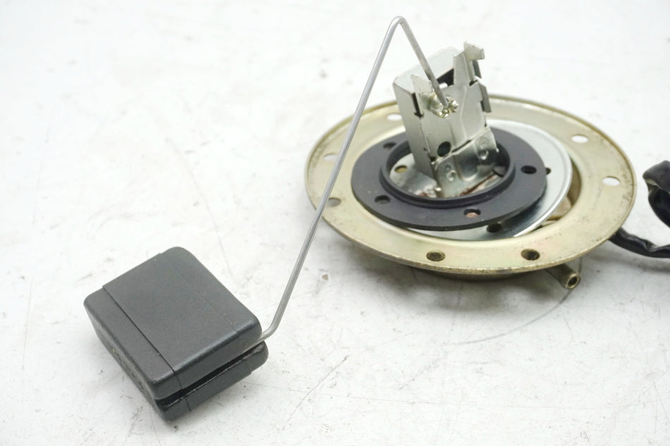 SUZUKI GSX 600 F GN72B Tankgeber Anzeige Füllstand Kraftstoff Tank