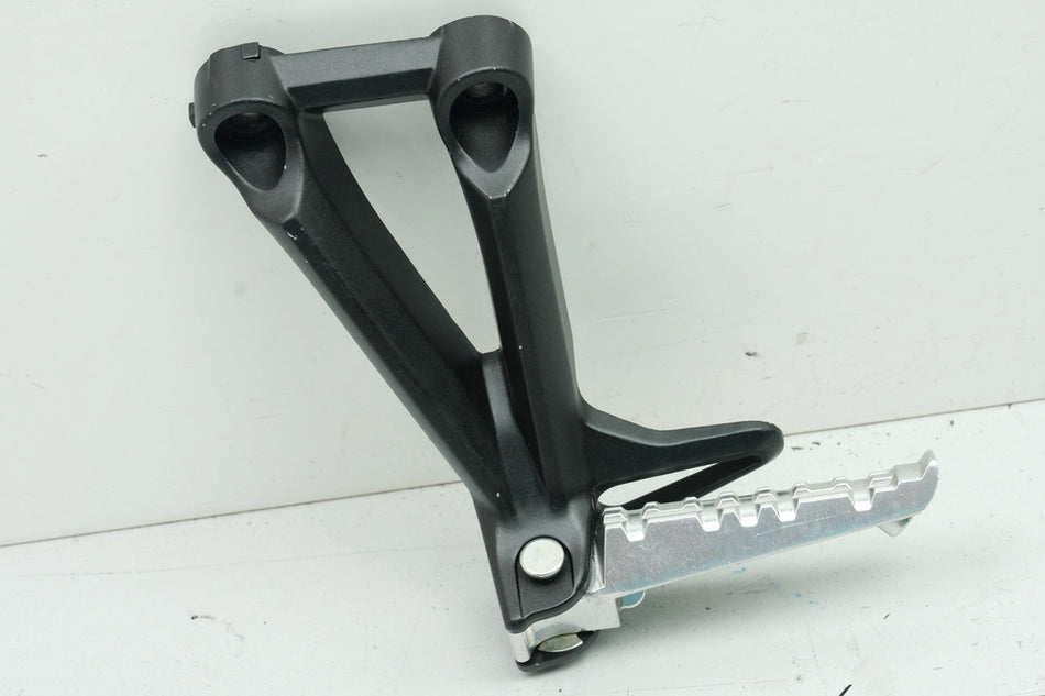 YAMAHA MT09 RN29 RN43 - Footpeg System Pillion Left Footrest Holder Mounting Plate