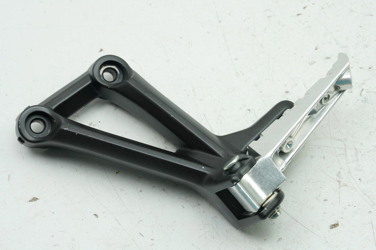 YAMAHA MT09 RN29 RN43 - Footpeg System Pillion Left Footrest Holder Mounting Plate