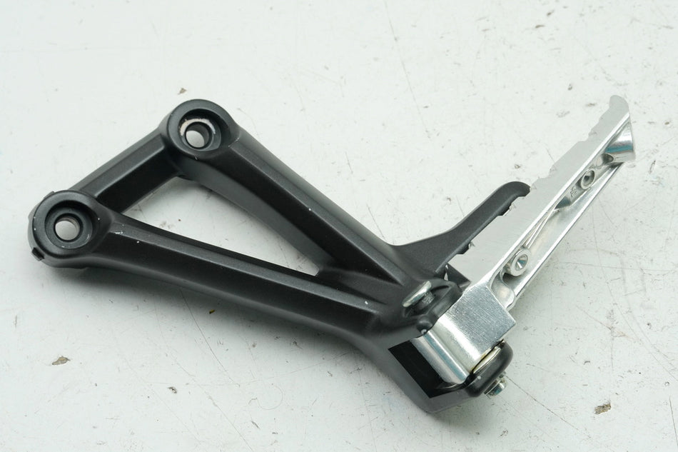 YAMAHA MT09 RN29 RN43 - Footpeg System Pillion Left Footrest Holder Mounting Plate