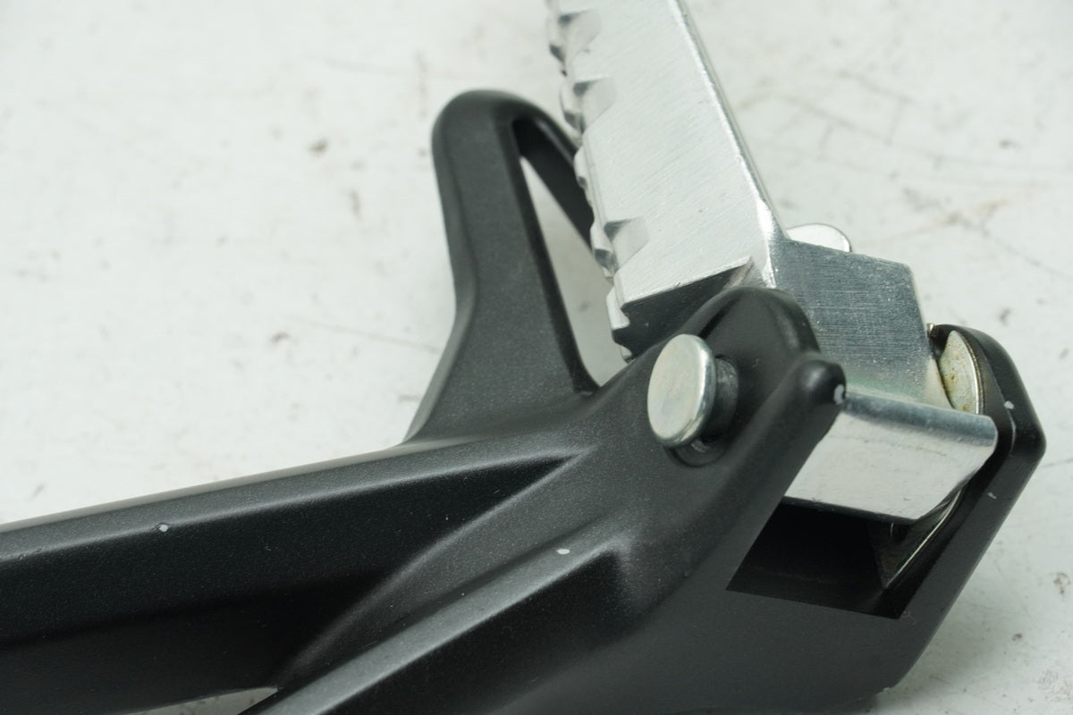 YAMAHA MT09 RN29 RN43 - Footpeg System Pillion Left Footrest Holder Mounting Plate