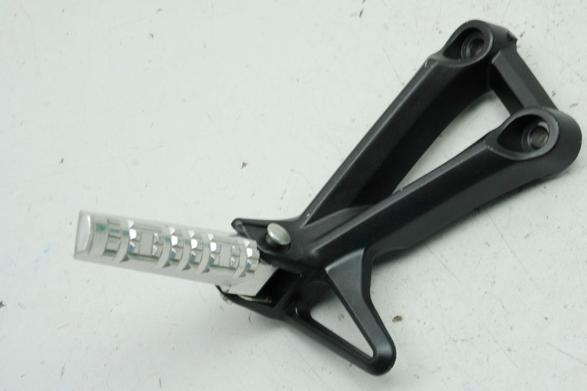 YAMAHA MT09 RN29 RN43 - Footpeg System Pillion Left Footrest Holder Mounting Plate