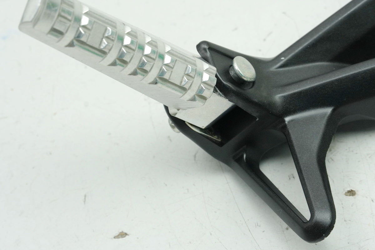 YAMAHA MT09 RN29 RN43 - Footpeg System Pillion Left Footrest Holder Mounting Plate