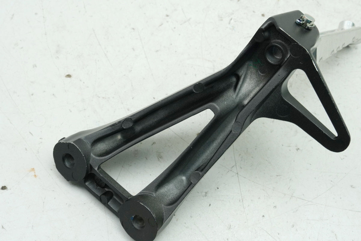 YAMAHA MT09 RN29 RN43 - Footpeg System Pillion Left Footrest Holder Mounting Plate