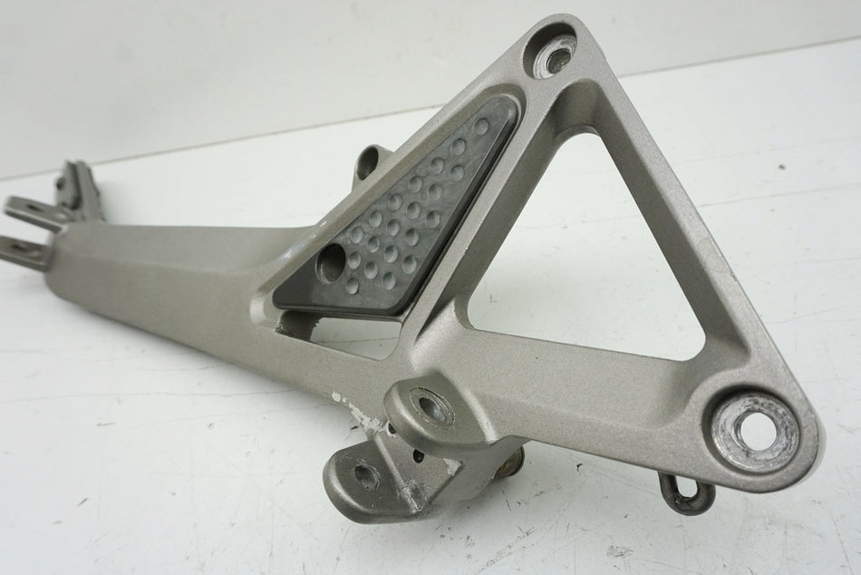 Honda CB 600 PC34 PC36 Hornet placa de estribo derecha soporte estribo portante