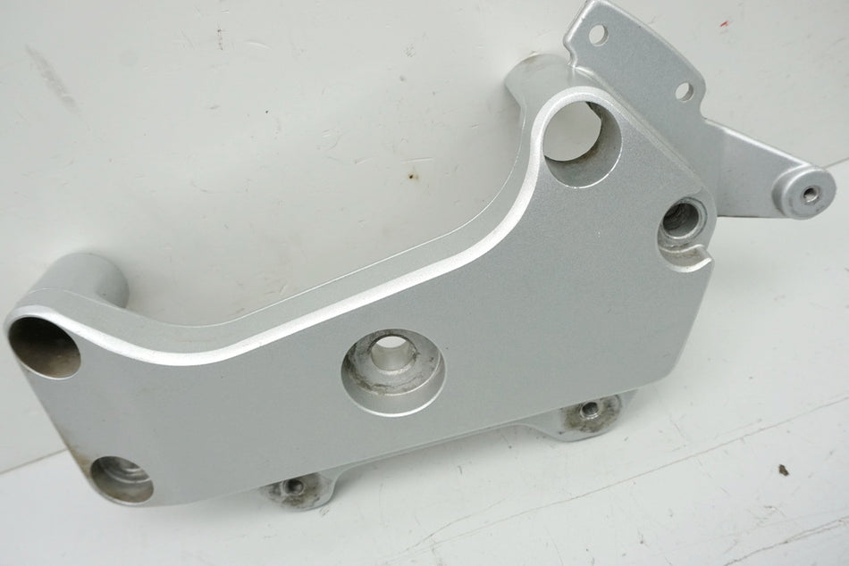 Honda CB 600 PC34 PC36 Hornet Halteplatte links Fußrastenträger Rahmen Halter