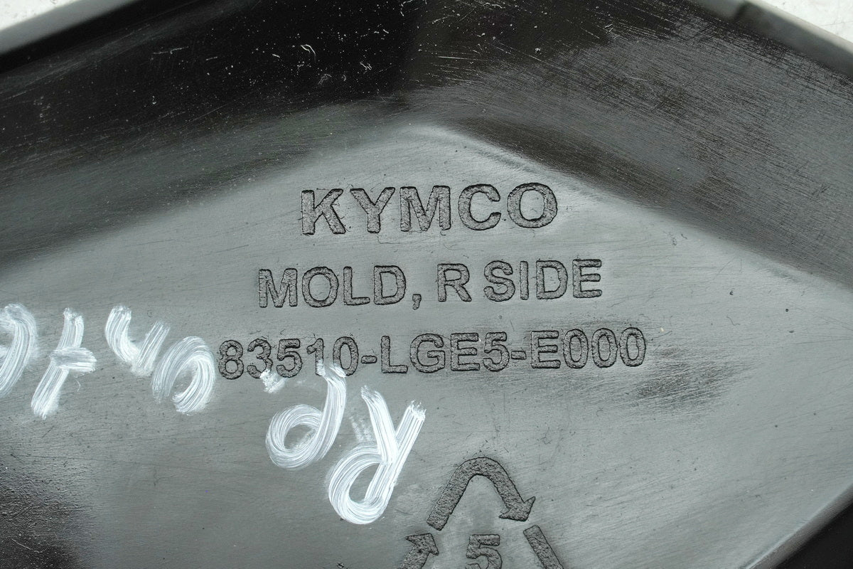 KYMCO PEOPLE GT 300 i V4 Right Footrest Cover Side Panel Fairing