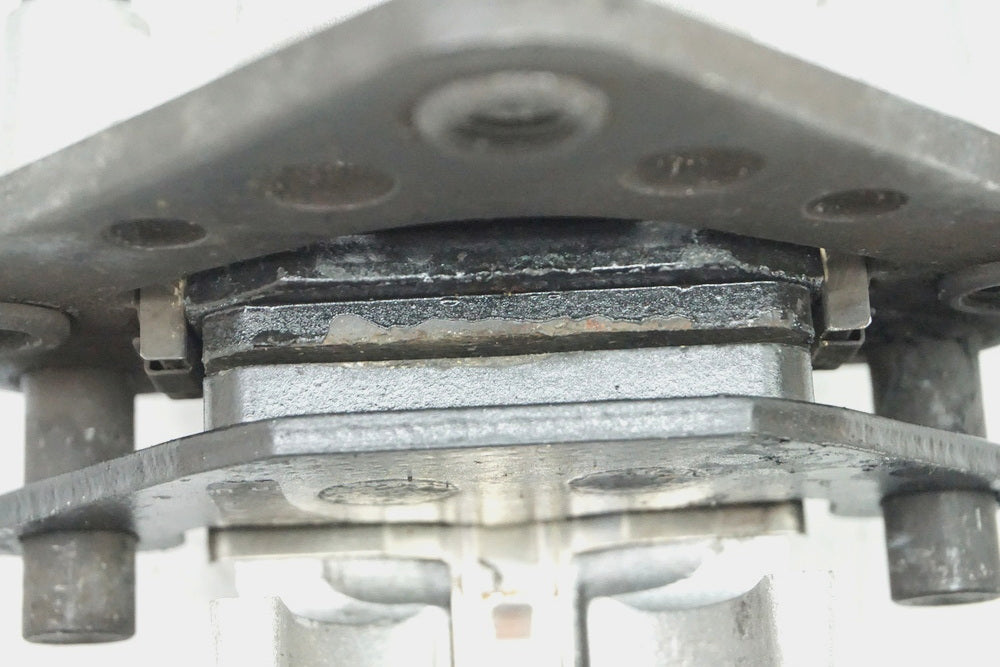 KAWASAKI EL 250 B ELIMINATOR Bremssattel vorn Bremszange Bremsklötze neuwertig