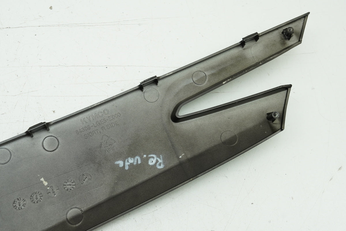 KYMCO PEOPLE GT 300 i V4 Fairing Footboard Right Lower Cover
