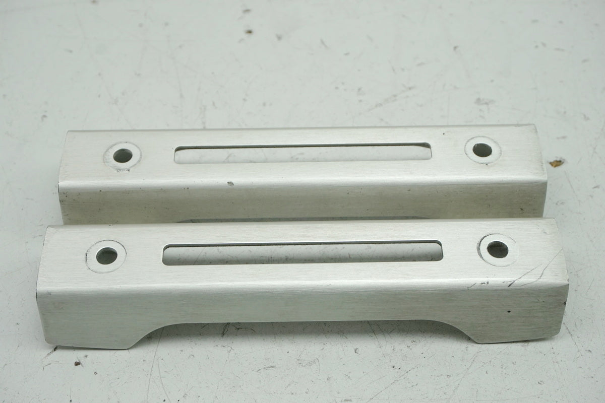 Suzuki GSX 1400 WVBN Tapa radiador de aceite Cubierta Embellecedor Tapa izquierda y derecha