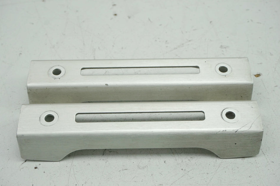 Suzuki GSX 1400 WVBN Tapa radiador de aceite Cubierta Embellecedor Tapa izquierda y derecha