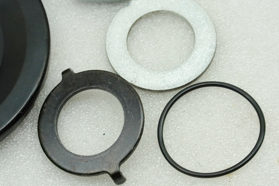 KAWASAKI ZX-7R ZX750P N Mutter Sicherung Lenkkopf Gabelbrücke Staubschutz 96-03