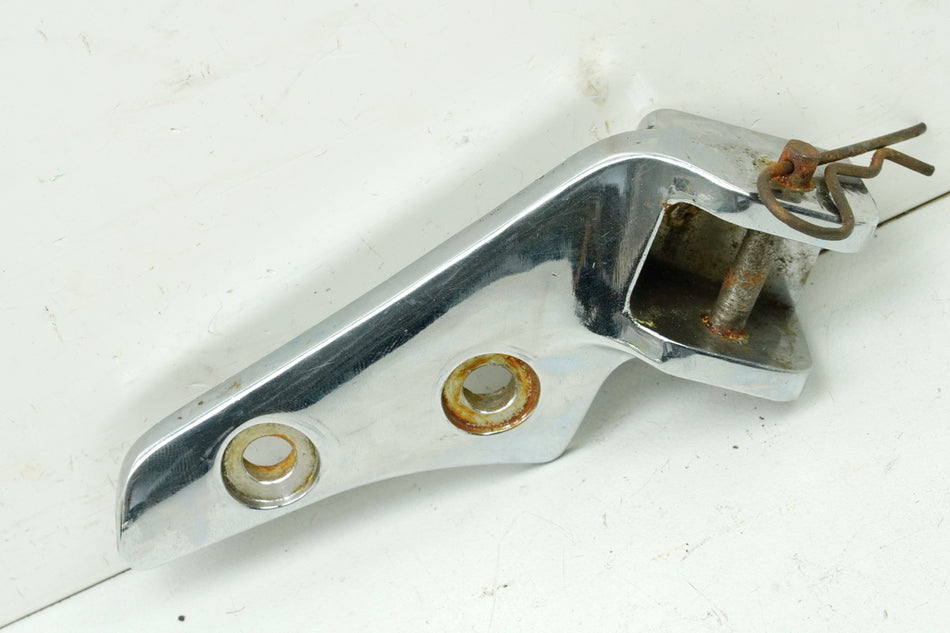YAMAHA XV 750 4PW VIRAGO Reposapiés trasero derecho, soporte para estribera