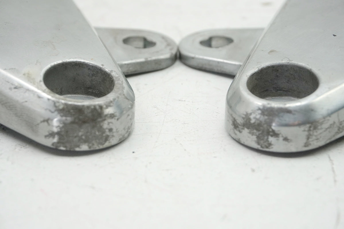 Suzuki GSX 1400 WVBN Halterung Scheinwerfer Träger Blinker Halteplatte
