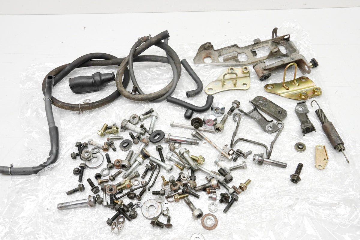 HONDA CB 750 RC42 SEVENFIFTY Tornillos y piezas pequeñas Soporte (para chasis)