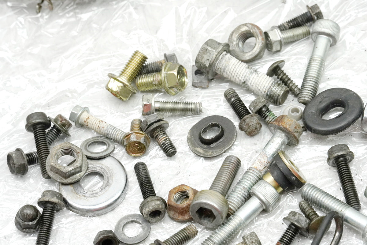 HONDA CB 750 RC42 SEVENFIFTY Tornillos y piezas pequeñas Soporte (para chasis)