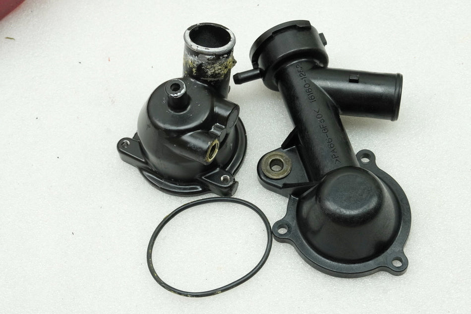 KAWASAKI ZX-7R ZX750P Carcasa de termostato (para termostato de circuito de refrigeración) 96-03