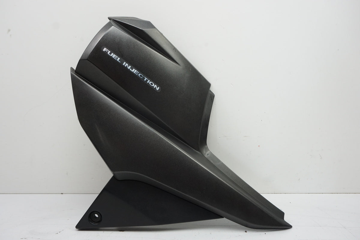 Suzuki GSX 1400 WVBN Seitendeckel links Abdeckung Cover Blende Verkleidung